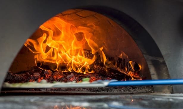 Pizza al horno de leña